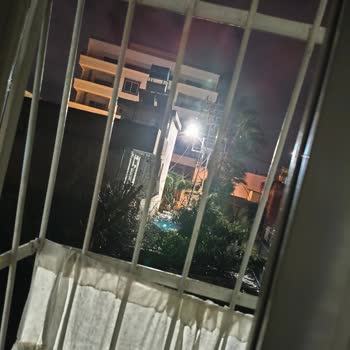 Yanlış Açılı Sokak Lambası Mahremiyet Ve Uyku Sorununa Yol Açıyor