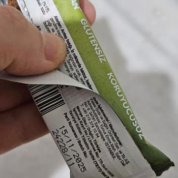 Fellas'tan Geçmiş Son Kullanma Tarihli Bozuk Antep Fıstıklı Meyve Barı İçin Açıklama Talebi