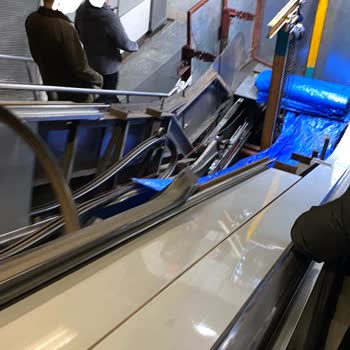 İstanbul Metrosunda Yürüyen Merdiven Ve Asansör Arızaları Vatandaşı Zor Duruma Sokuyor