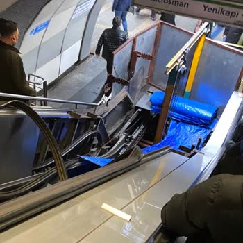 İstanbul Metrosunda Yürüyen Merdiven Ve Asansör Arızaları Vatandaşı Zor Duruma Sokuyor