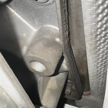 Ambiyans Aydınlatma Eksik Değişimi Ve Şanzıman Yağ Kaçağı Garanti Talebi