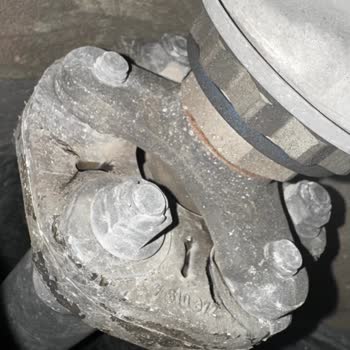 Ambiyans Aydınlatma Eksik Değişimi Ve Şanzıman Yağ Kaçağı Garanti Talebi