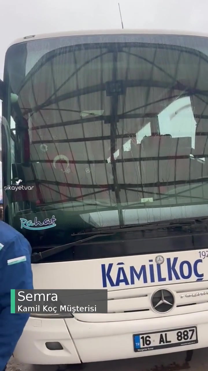 Kamil Koç Yolda Bıraktı Bizi! videonun kapak resmi