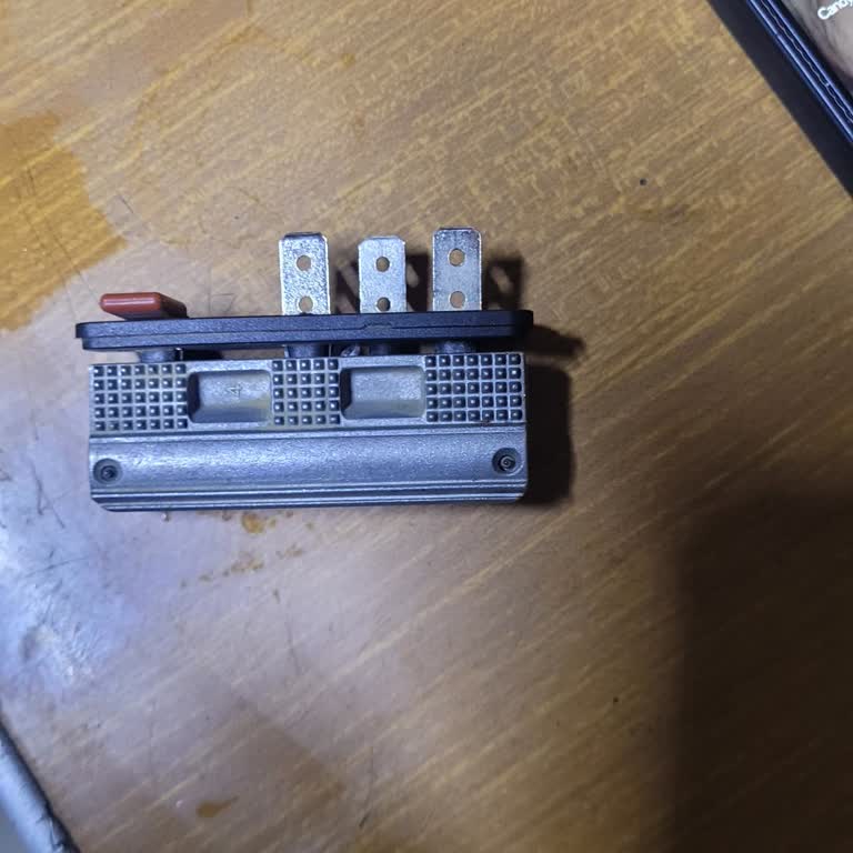 Erkunt Traktörümdeki Klimalı Kalorifer Rezistansı İçin Yedek Parça Yok, Uzun Süre Mağdur Ediliyorum