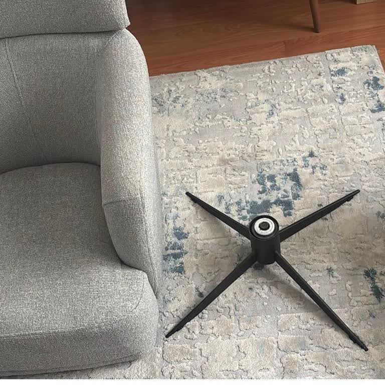 Swan Berjer Döner Koltuk Kısa Sürede Kırıldı Ve 1 Aylık Parça Beklemesi