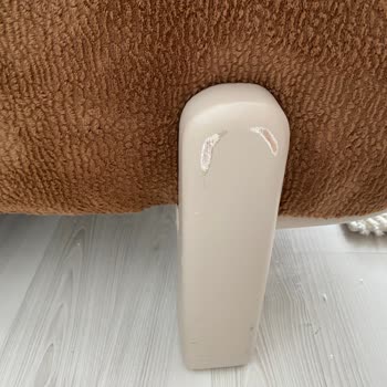 Deforme Mobilyalar Ve Çalışanların Rahatsız Edici Davranışı