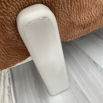 Deforme Mobilyalar Ve Çalışanların Rahatsız Edici Davranışı