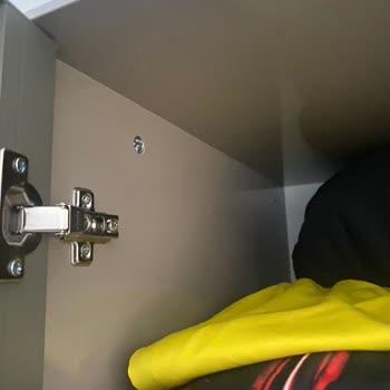 Deforme Mobilyalar Ve Çalışanların Rahatsız Edici Davranışı