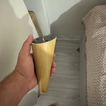 Çetmen Mobilya’da Kırık Konsol Ve Yamulan Sandalyeler Tamir Edilmiyor