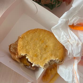 Sağlık Riski Taşıyan Çiğ Tavuk Ve Çürük Patatesli Burger King Siparişi