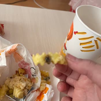 Sağlık Riski Taşıyan Çiğ Tavuk Ve Çürük Patatesli Burger King Siparişi