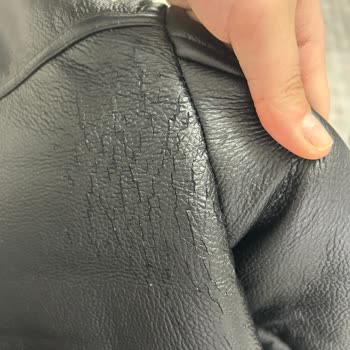 Bershka Deri Görünümlü Montta Hızlı Yırtılma Ve Değişim Reddi