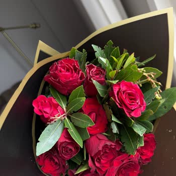 Çiçek Sepeti'nden Görseldeki Canlı Güller Yerine Soluk Ve Özensiz Buket Geldi