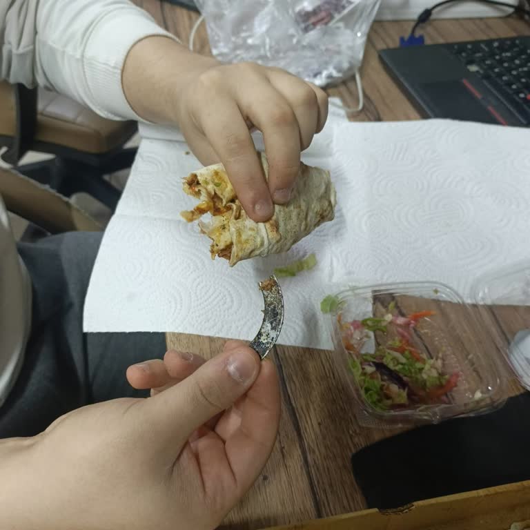 Lahmacunda Paslı Metal Parça: Gıda Güvenliği Tehdidi