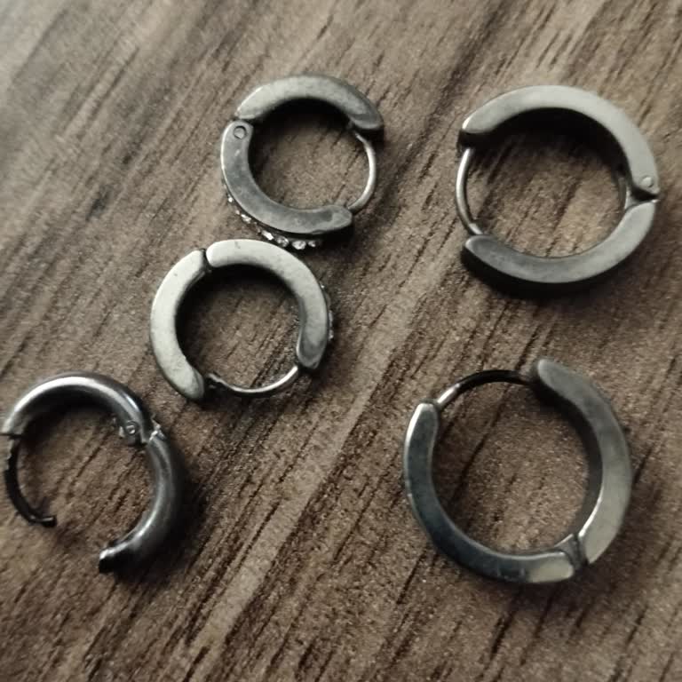 Çelik Olduğu Söylenen Küpeyle Gelişen Apse Ve Sağlık Riski