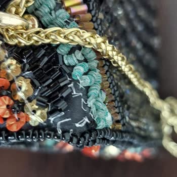 Stoktan Gelen Hasarlı Portföy Çanta İçin Kalite Kontrolü Sorunu