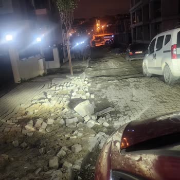 Fırat Sokak'ta İnşaat Nedeniyle Yol Bozuklukları Ve Çamur Sorunu