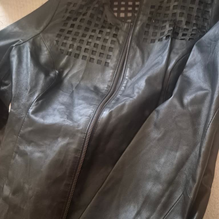 Dolap’ta Yanlış Kürk Kaban ve Cevapsız Satıcı, İade Süreci Beklemede