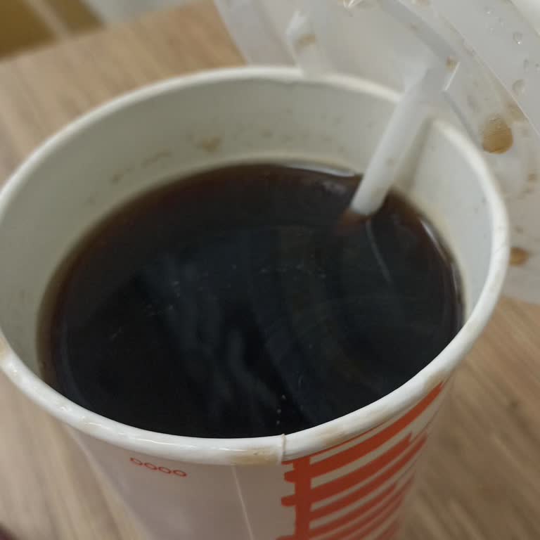 Popeyes Halitağa Caddesi Şubesinde Gazsız Ve Bayat İçecekler