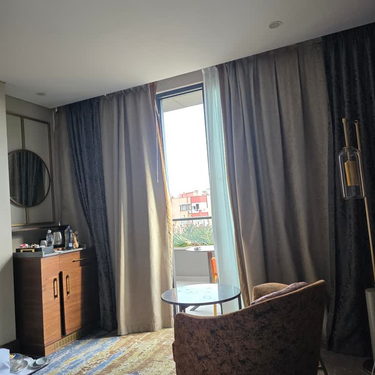 Çocuklu Aileyi Etkileyen Otelde Yoğun Sigara Dumanı Ve Yangın Alarmı