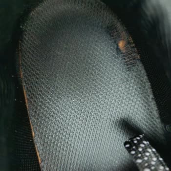 Ayakkabım 5 Ay İçinde Yırtıldı Ve Topuk Çöktü, Mağaza Sorunu Reddetti