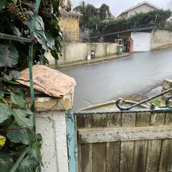Amazon Lojistik Teslim Edildi Olarak Gösterilen Siparişleri Kapıya Getirmeden Sokağa Bırakıyor