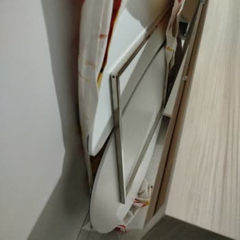 Eksik Ayna Demiri, Şifonyer Montajı Tamamlanmadı