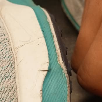 Nike Mağazası Kusurlu Ayakkabı İadesini Reddetti, Tek Çözüm Mağaza Hediye Kartı