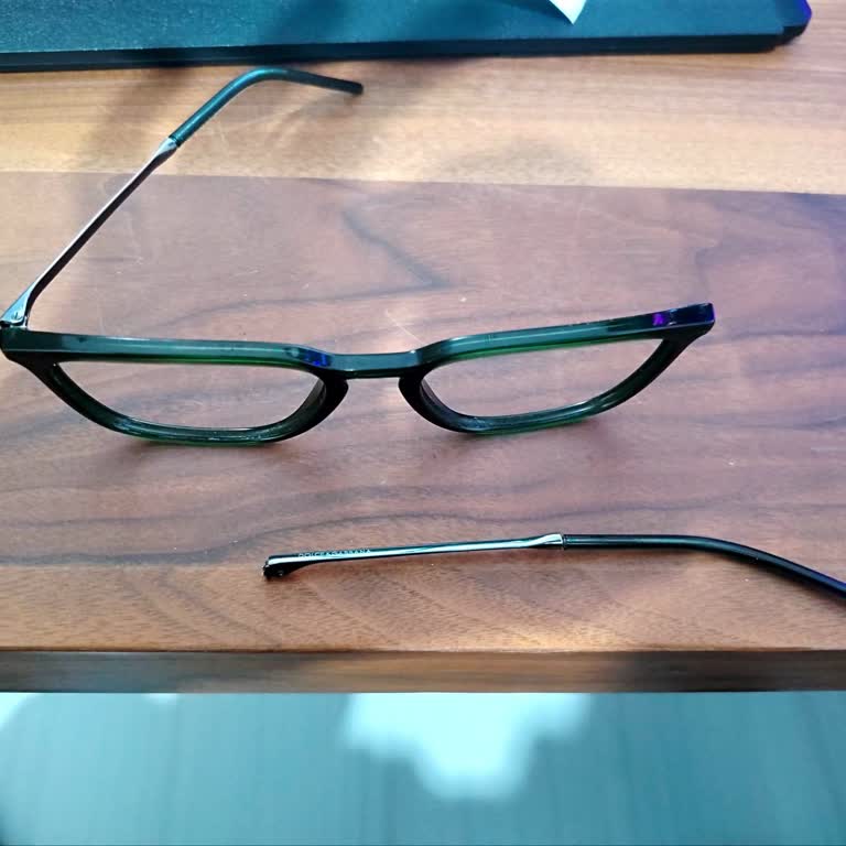 Dolce & Gabbana Gözlüğümün Menteşesi Kırıldı, Garanti Kapsamında Çözüm Sunulmadı