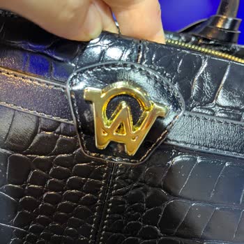 İndirimli Çantada Yırtık Ve İade Talebi