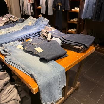 Pull & Bear Mağazasındaki Yardımcı Olmayan Personel Ve Umursamaz Tutum