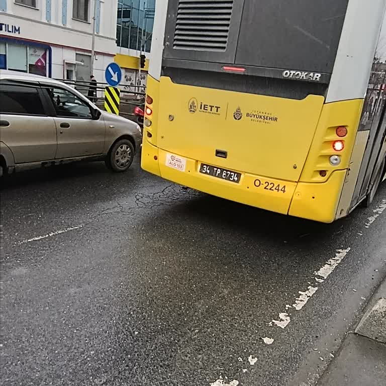 Şoförün Durağa Durmaması Ve El Kaldıran Yolcuyu Görmezden Gelmesi