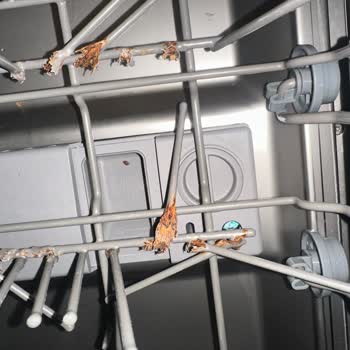 Teka Bulaşık Makinesinde Sepetlerde Aşırı Paslanma Ve Çürüme