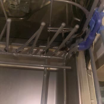 Teka Bulaşık Makinesinde Sepetlerde Aşırı Paslanma Ve Çürüme