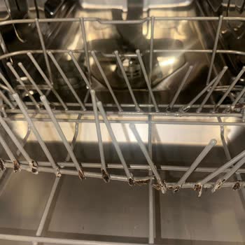 Teka Bulaşık Makinesinde Sepetlerde Aşırı Paslanma Ve Çürüme