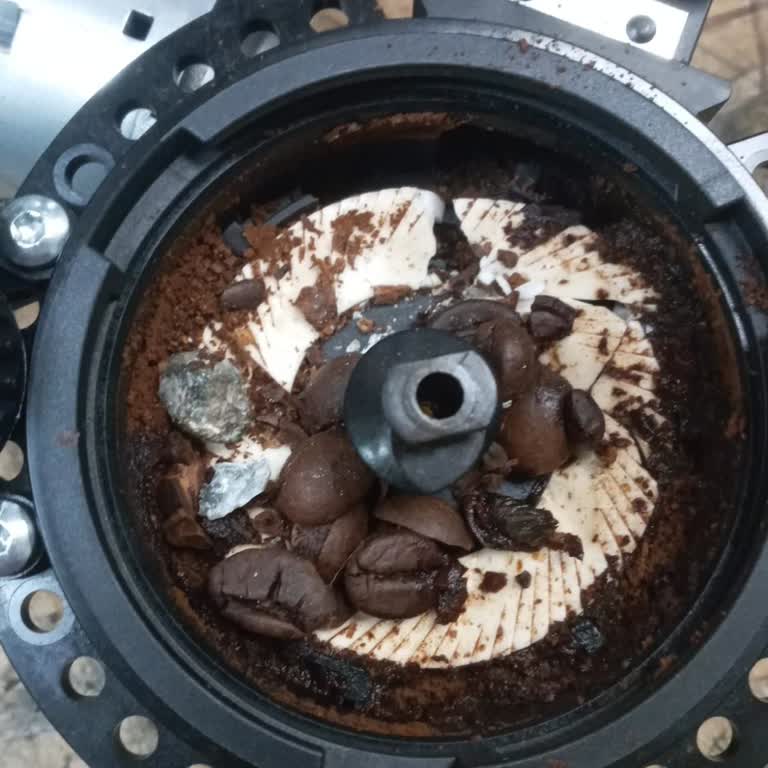 Kahve Paketi İçindeki Taş Makineyi Arızaladı Ve 10 Bin TL Servis Masrafı Oluştu