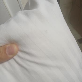 Oda Hijyeni Aşağı, Yastık Ve Havlularda Temizlik Yok