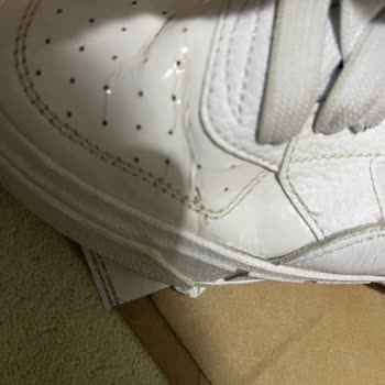 Yarı Fiyat Vaadiyle Satılan Ayakkabıların Kısa Sürede Çatlaması Ve İade Sorunu