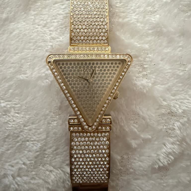 Guess Saatindeki Taş Düşmesi Ve Mağazanın Değişim İhmali