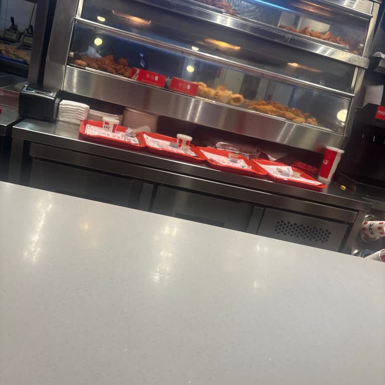 KFC Halkalı Meydan Şubesinde Uzun Bekleme Ve Personel İlgisizliği