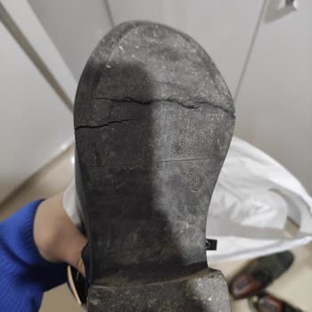 Derimod Botunun Az Kullanımda Tabanı Ayrıldı, Garanti Süresi Yetersiz Ve Mağaza Yardım Sunmadı