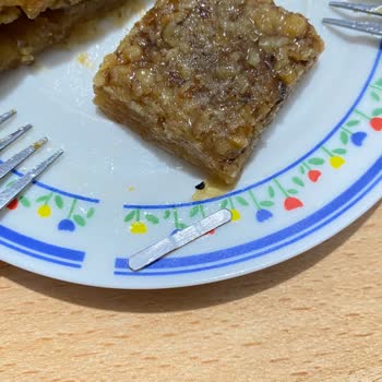 Cevizli Baklavanın İçinde Karton Parçası: Hijyen Ve Güven Sorunu