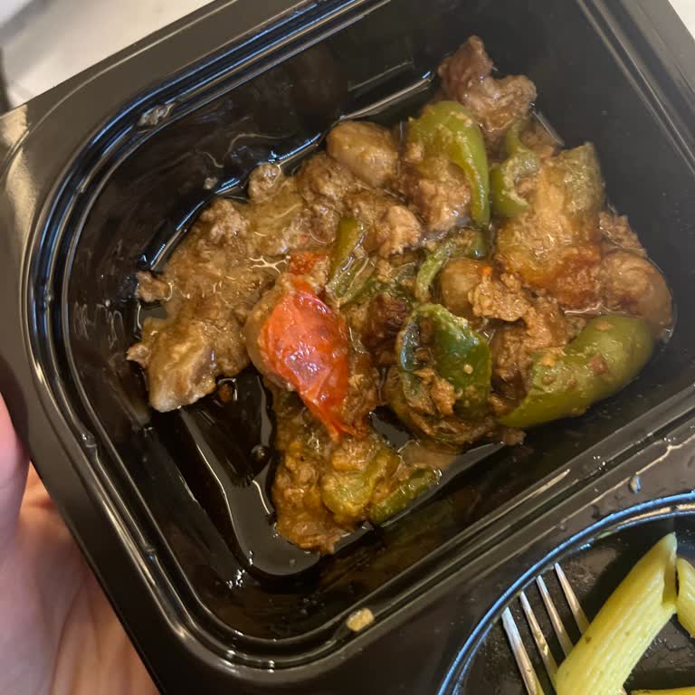 Şefin Tavası’nda Porsiyon Yetersizliği Ve Aşırı Sos Şikayeti