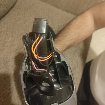 Philips Dik Süpürge Plastik Parçaları Sürekli Kırılıyor, Ücretsiz Onarım Ya Da Değişim Talebi