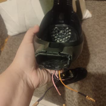 Philips Dik Süpürge Plastik Parçaları Sürekli Kırılıyor, Ücretsiz Onarım Ya Da Değişim Talebi