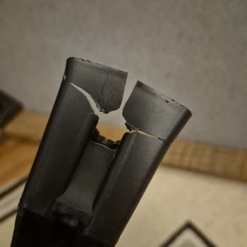 Kelebek Mobilya’nın Koltuk Takımının Ayağı 4 Yılda Kırıldı: Ücretsiz Dayanıklı Yedek Parça Talebi