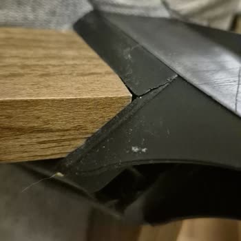 Kelebek Mobilya’nın Koltuk Takımının Ayağı 4 Yılda Kırıldı: Ücretsiz Dayanıklı Yedek Parça Talebi