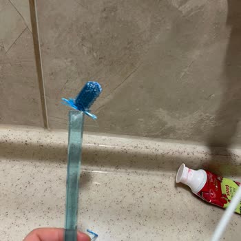 Kısa Sürede Diş Fırçası Kılları Başından Kırıldı