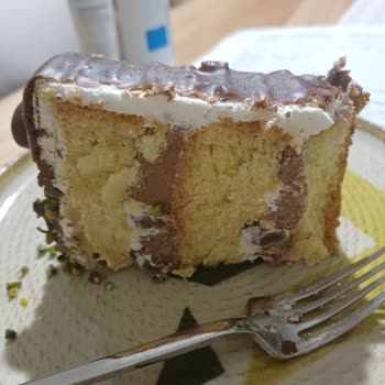 Bayat Ve Kalitesiz Pasta İçin 600 TL İade Talebi