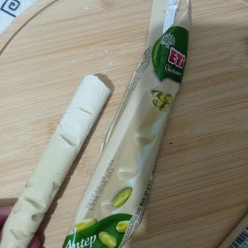 Eti Antep Fıstıklı Beyaz Çikolatada Yarım Kalan Ve Bozuk Görünüm Şikayeti